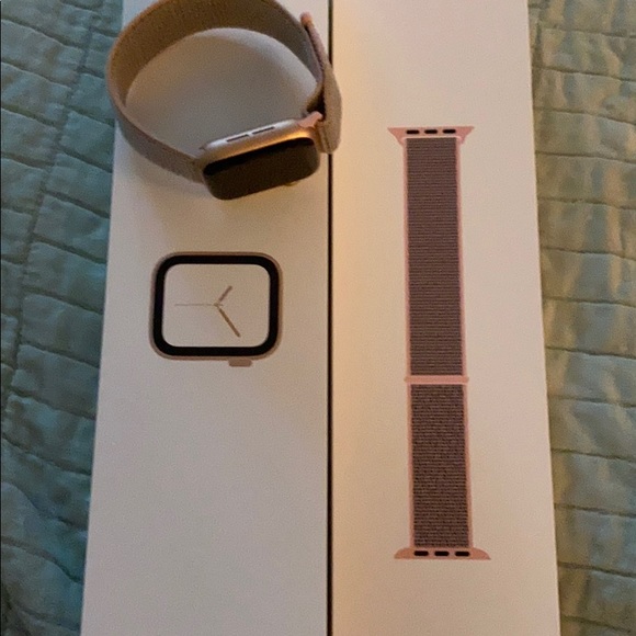 Apple watch series 4 Rose gold aluminum